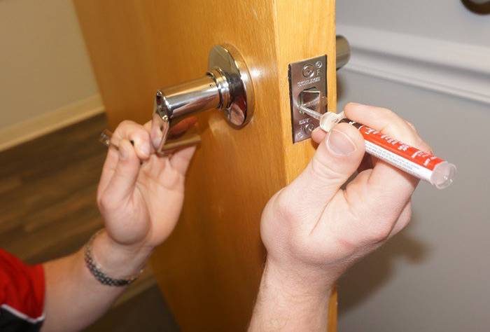 Как вытащить сломанный ключ из двери