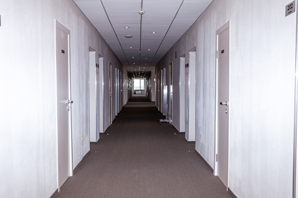 Как выбрать двери для гостиниц и отелей?