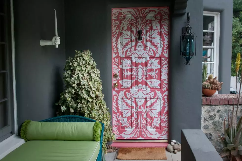 Идеи декора межкомнатных дверей